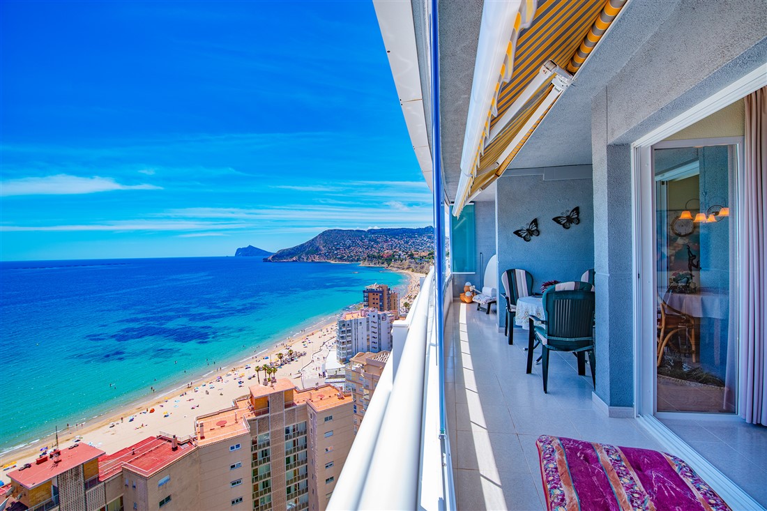 A vendre, appartement de plage d'une chambre en première ligne avec vue sur la mer sur la plage d'Arenal-bol à Calpe.