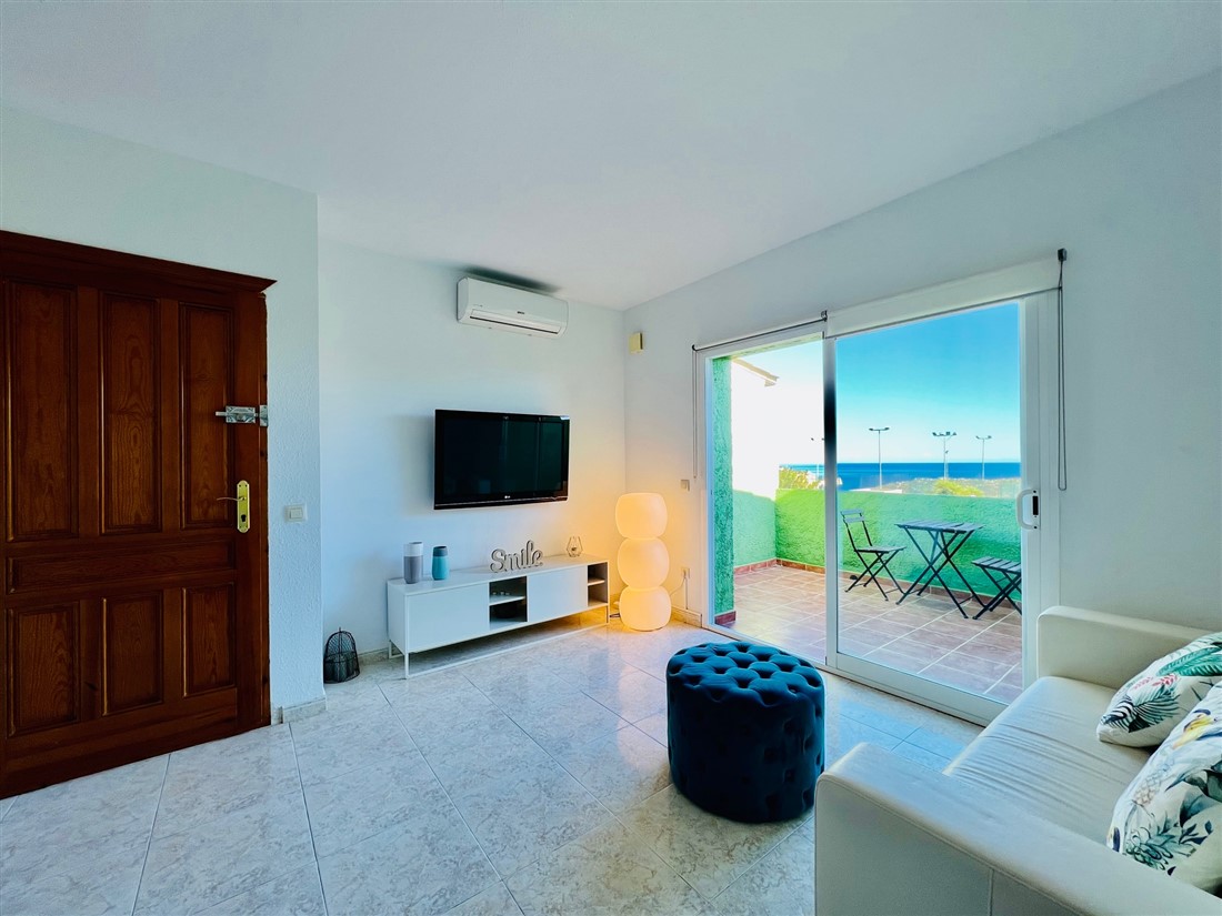 Se vende apartamento con vistas panorámicas al mar, cerca de todos los servicios de la urbanización, cerca de la cala moraig y con terraza y solarium