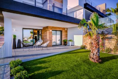Apartamentos de estilo moderno en Cumbre del Sol, luminosos, con terraza y jardín. Cerca de la cala.