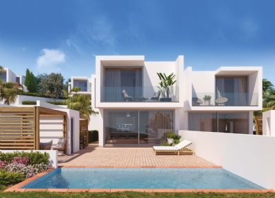 Newly built villa in urbanisation of few properties in El Portet in Moraira. Excellent location within walking distance to the beach and the centre. 