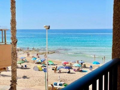 Beautiful flat, totally refurbished, front line beach with spectacular sea views in one of the most central areas of Calpe.