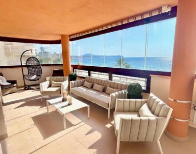 Flat in the Levante area, La Fosa beach in Calpe. Spacious and very bright with large terrace from where you will enjoy the sea views.