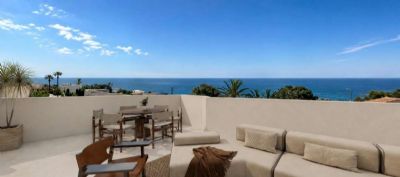 Descubre esta exclusiva villa completamente reformada, situada en una de las zonas residenciales mas cotizadas de Calpe.