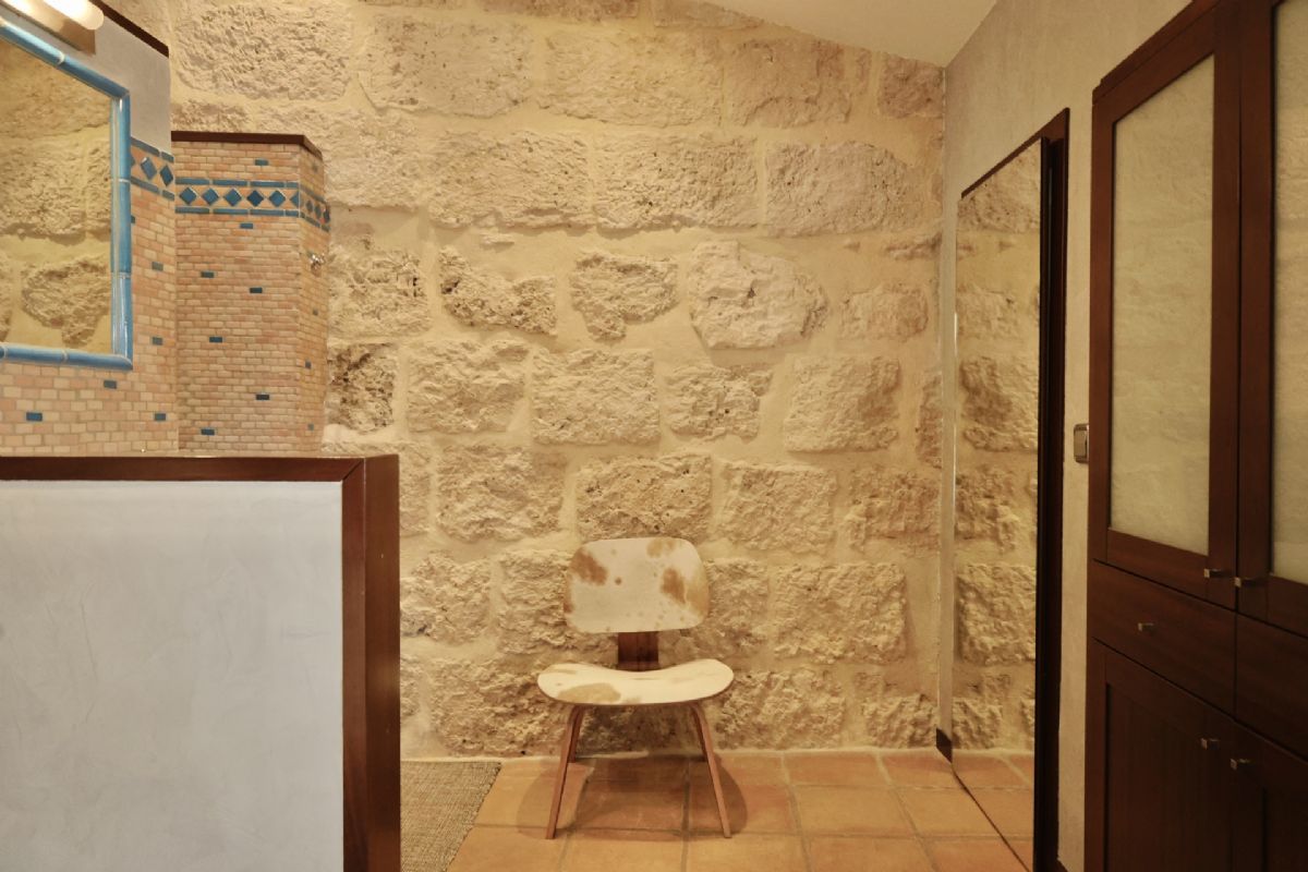 Finca con encanto mediterraneo a solo unos pasos del centro de Javea
Imagina vivir rodeado de naturaleza, con la paz del campo y la comodidad de tener todo lo que necesitas a escasos minutos.