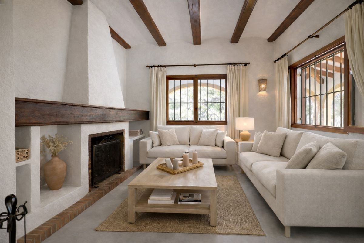 Villa con Encanto en Venta en Javea, a Pocos Minutos de la Playa del Arenal
Descubre esta magnifica villa independiente ubicada en una de las zonas mas deseadas de Javea, a tan solo unos minutos de la emblematica Playa del Arenal.