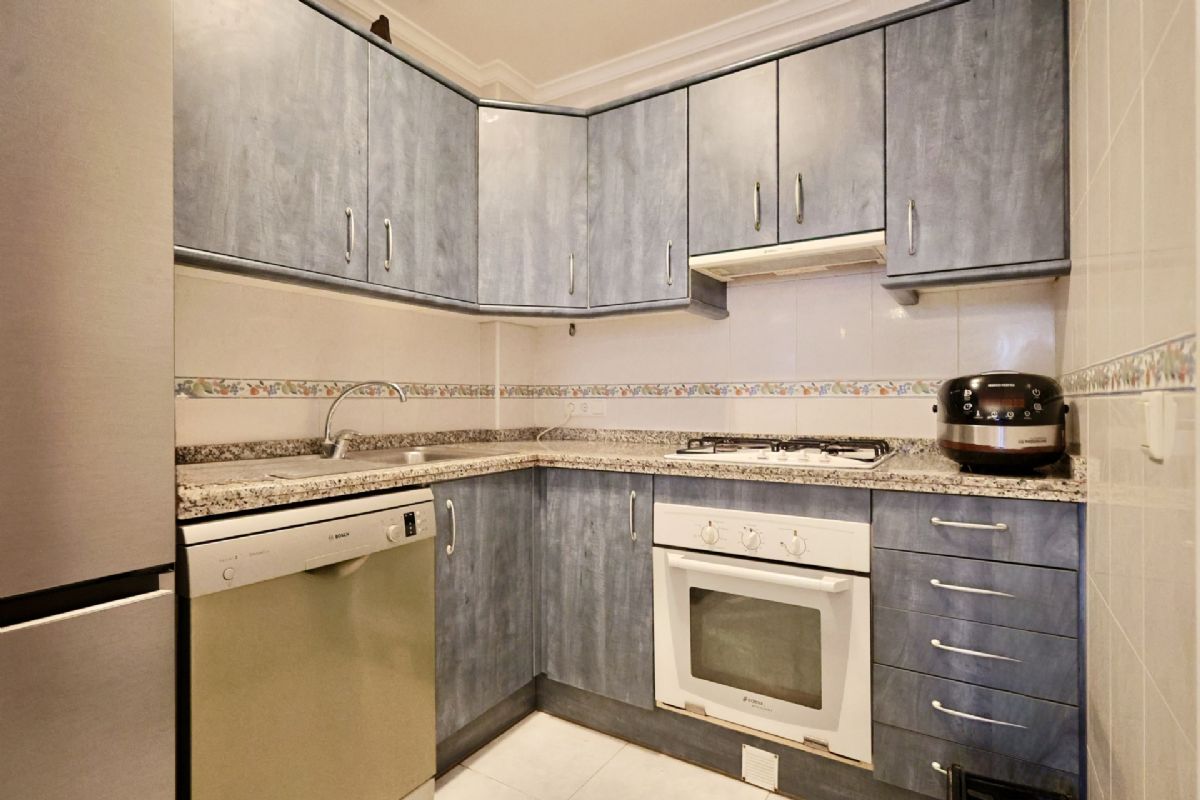 Apartamento en venta con vistas al valle de Moraira – Pueblo Montecala, Cumbre del Sol
Este acogedor apartamento se encuentra en el residencial Pueblo Montecala, dentro de la reconocida urbanizacion Cumbre del Sol, una ubicacion privilegiada entre Javea y Moraira.
