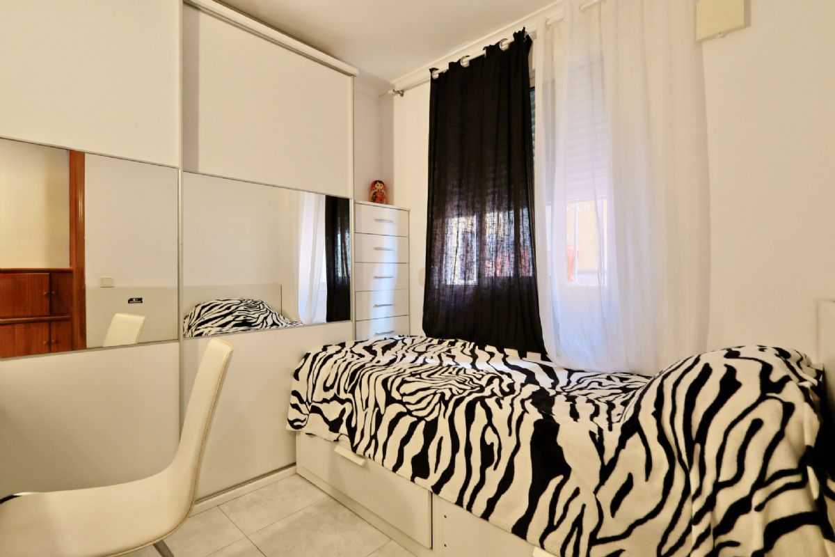 Apartamento en venta con vistas al valle de Moraira – Pueblo Montecala, Cumbre del Sol
Este acogedor apartamento se encuentra en el residencial Pueblo Montecala, dentro de la reconocida urbanizacion Cumbre del Sol, una ubicacion privilegiada entre Javea y Moraira.