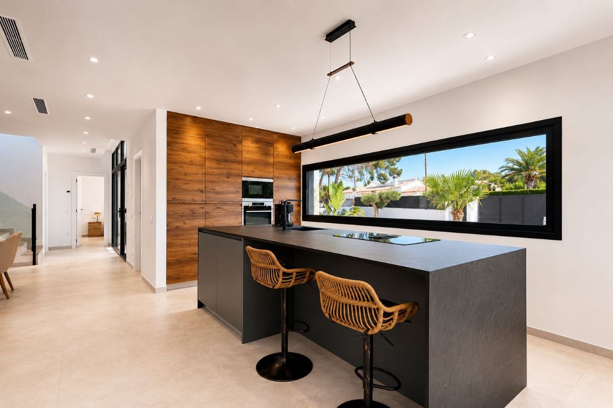 Villa unifamiliar de diseno moderno y minimalista situada en la exclusiva urbanizacion Costa Nova de Javea, en un privilegiado entorno natural a escasos minutos de la emblematica Cala Granadella.