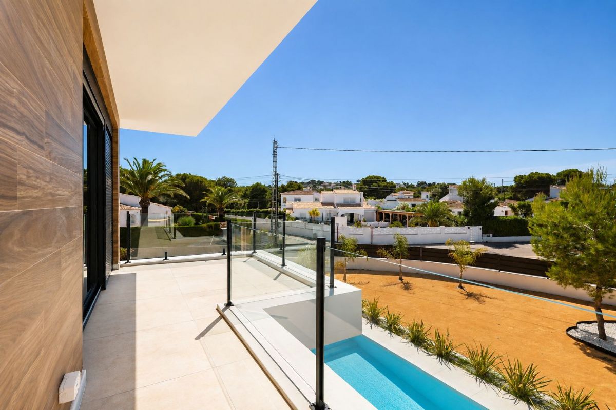 Villa unifamiliar de diseno moderno y minimalista situada en la exclusiva urbanizacion Costa Nova de Javea, en un privilegiado entorno natural a escasos minutos de la emblematica Cala Granadella.