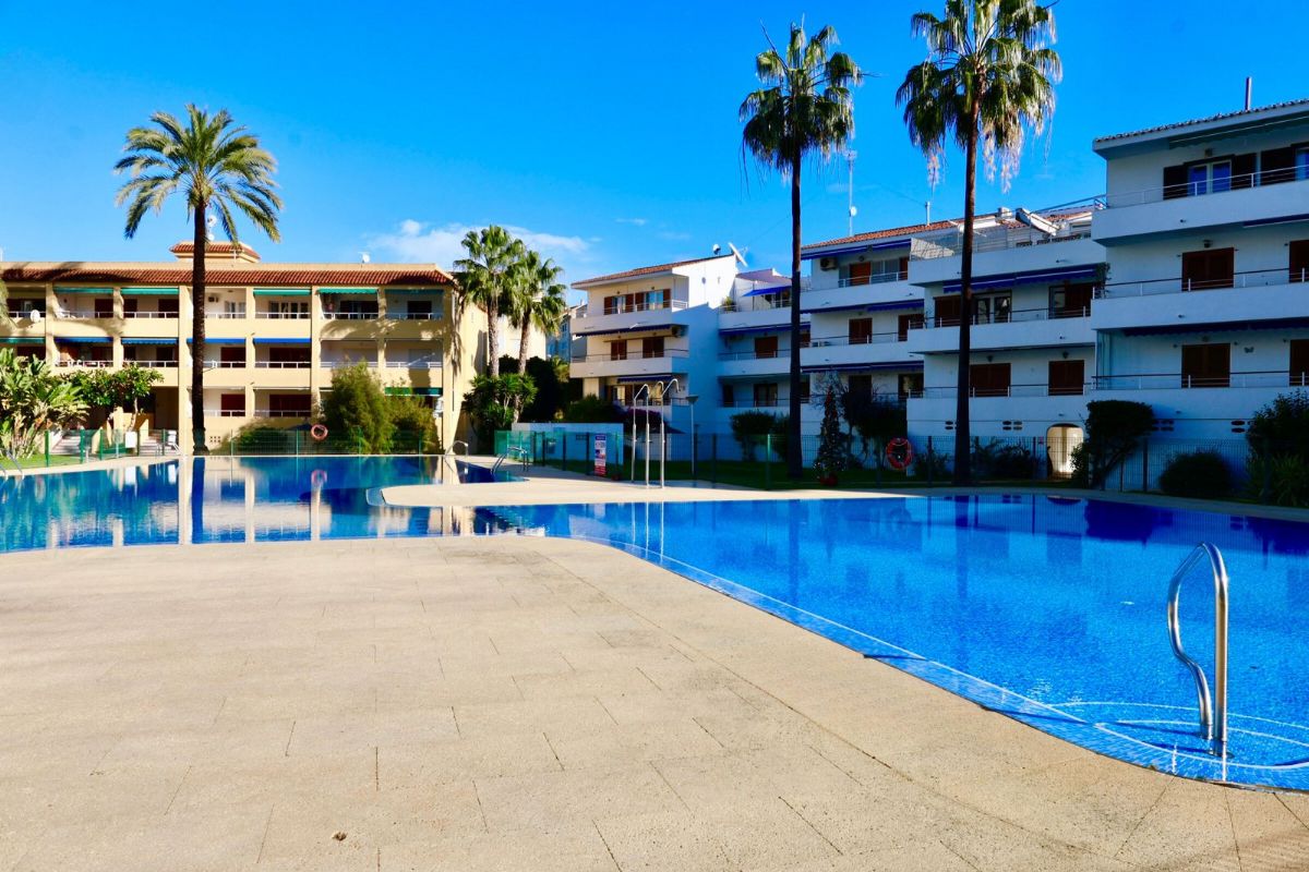 Este acogedor apartamento es una excelente oportunidad para disfrutar del estilo de vida mediterraneo, tanto como residencia habitual, segunda vivienda o inversion para alquiler vacacional.