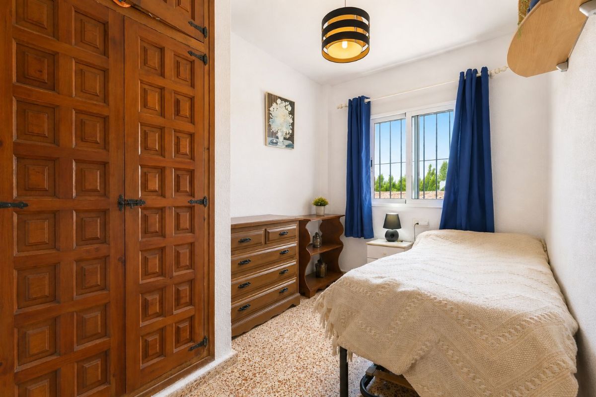 Este acogedor apartamento es una excelente oportunidad para disfrutar del estilo de vida mediterraneo, tanto como residencia habitual, segunda vivienda o inversion para alquiler vacacional.