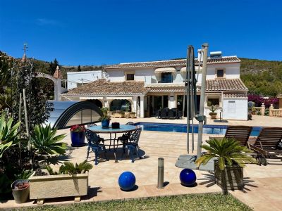 House with 350m2 and 3 bedrooms in Benitachell near Les Fonts